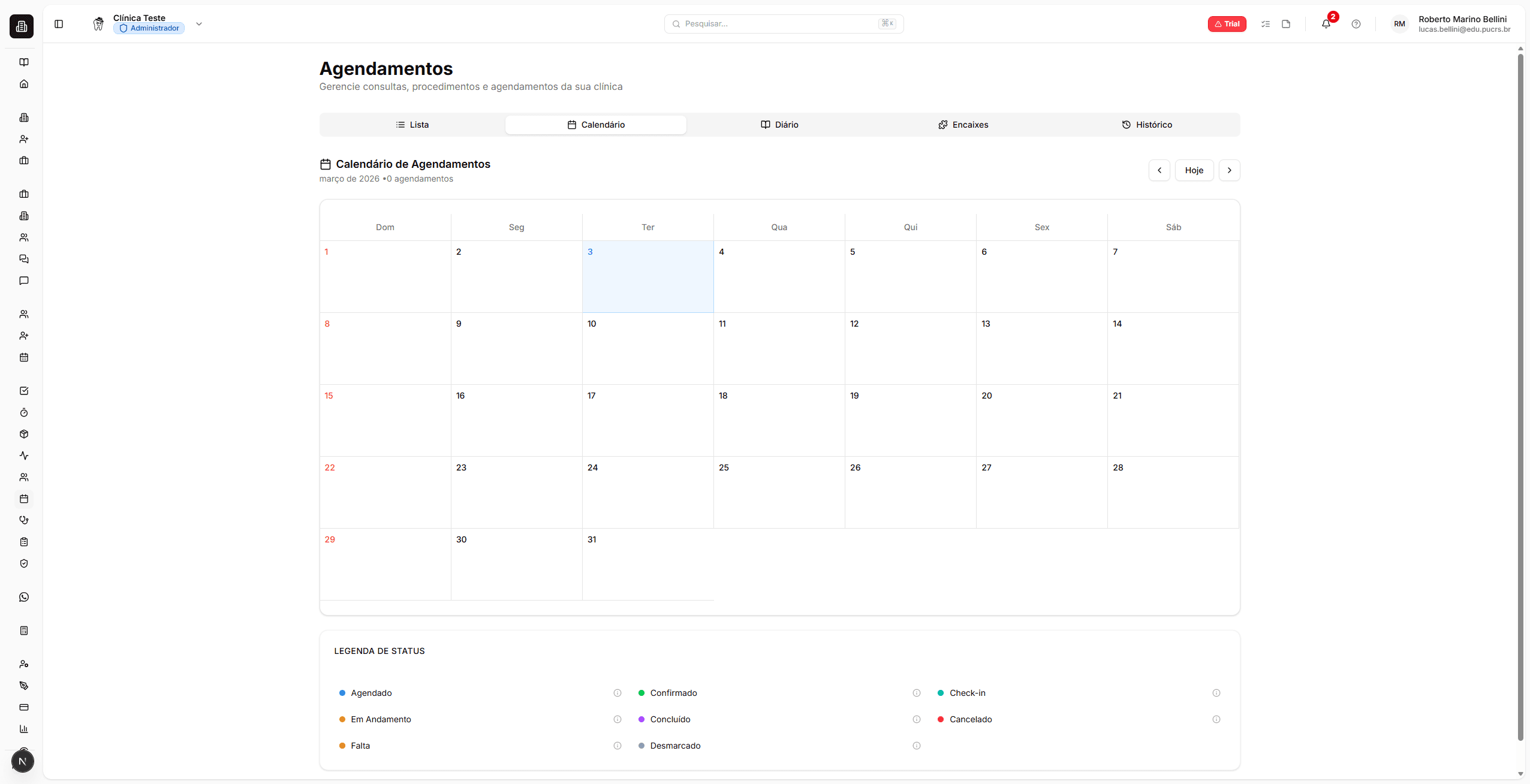 Calendário mensal de agendamentos com legenda de status
